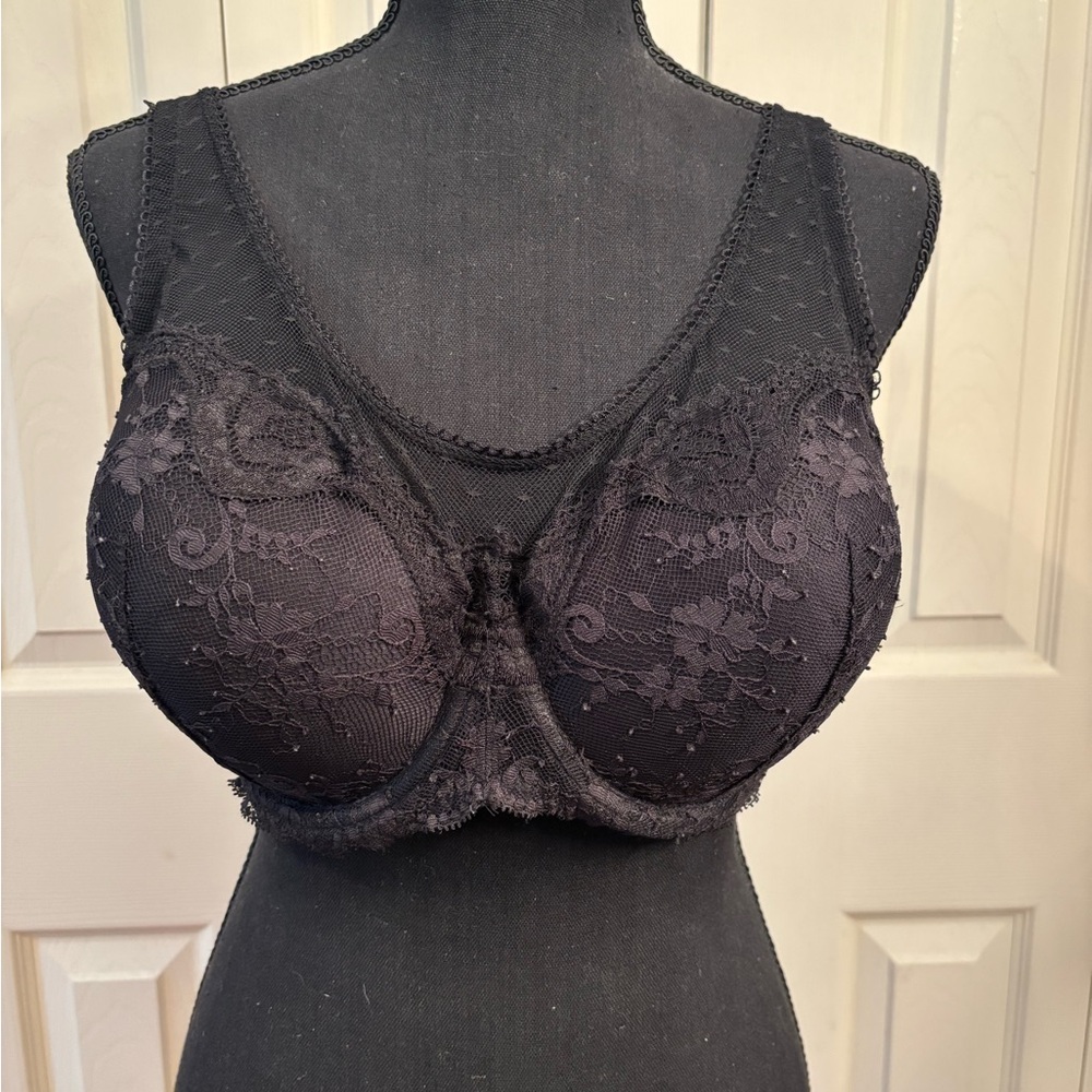 Victoria's Secret Elegant Black Lace Bra